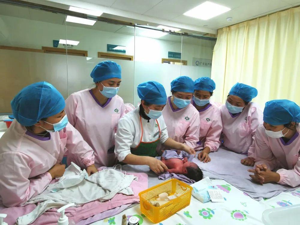 贡觉县妇婴监护型护送